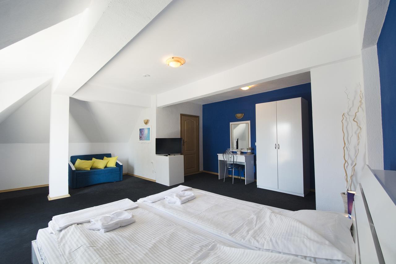 Family Hotel Four Seasons Tsarevo Buitenkant foto