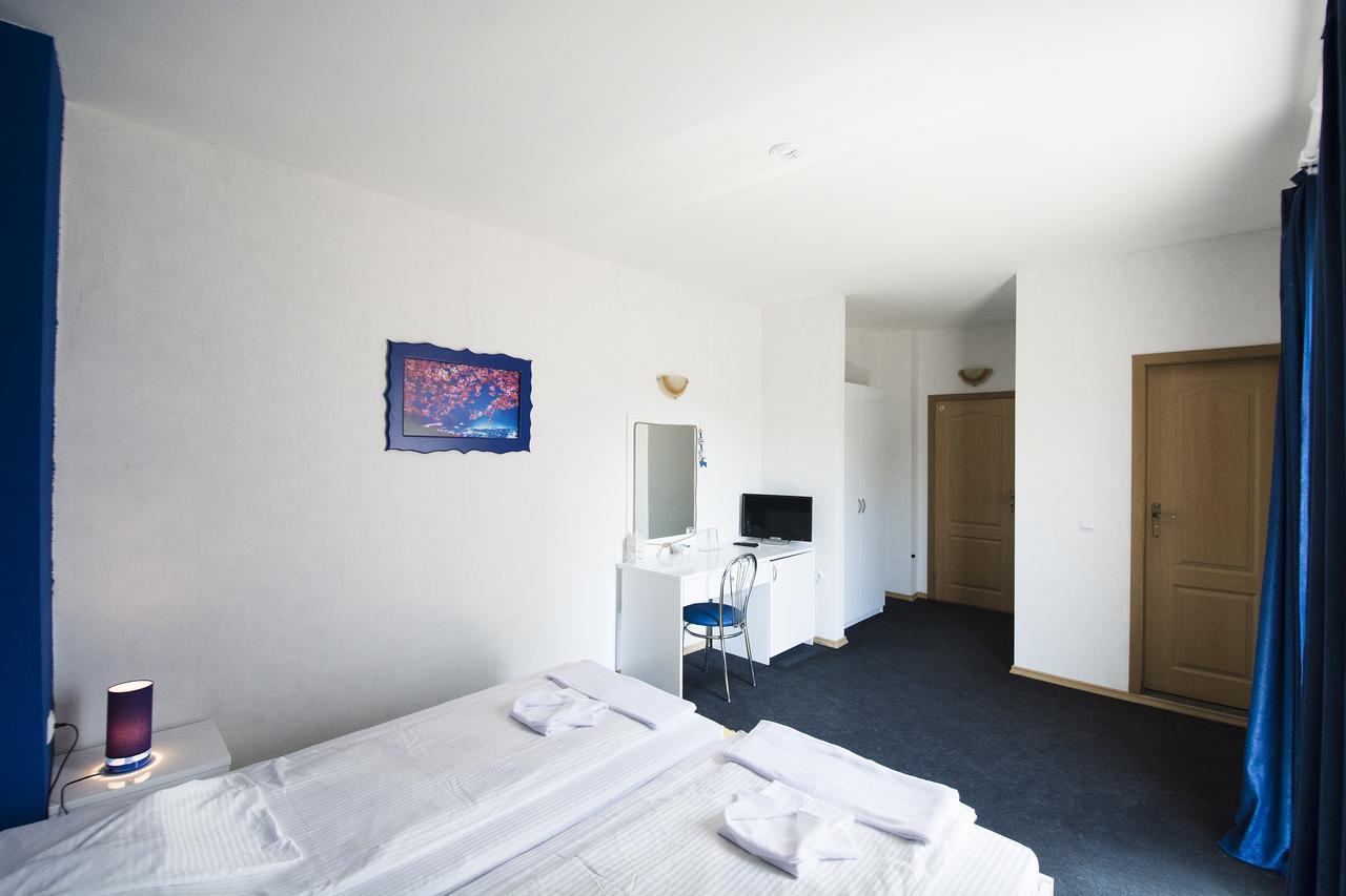 Family Hotel Four Seasons Tsarevo Buitenkant foto